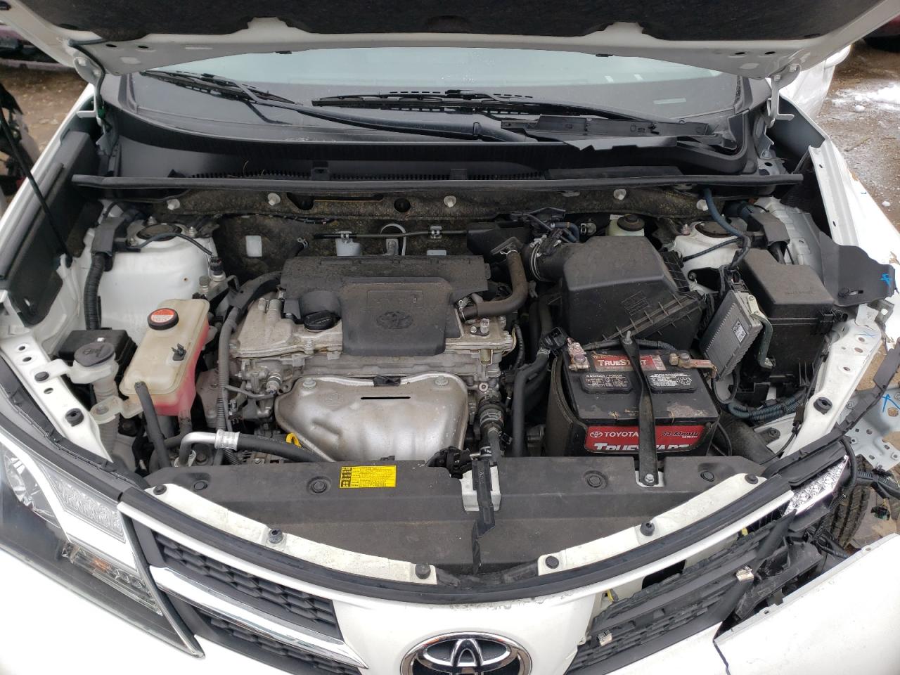 Photo 7 from auction – 2015 TOYOTA RAV4 LE with VIN JTMBFREV8FD096977