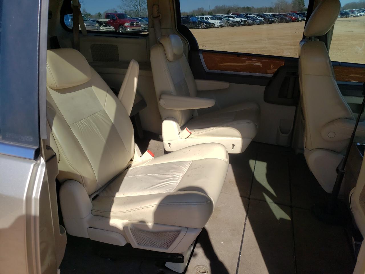 Photo 6 from auction – 2008 CHRYSLER TOWN & COU with VIN 2A8HR64X28R648467