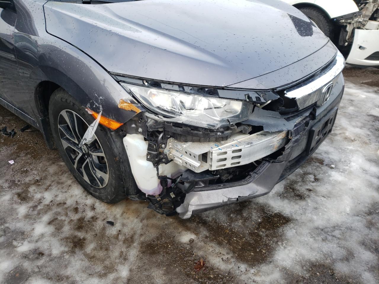 Photo 9 from auction – 2018 HONDA CIVIC EX with VIN 2HGFC2F86JH020696