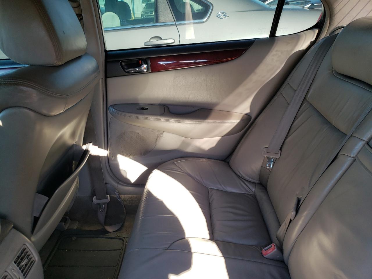 Photo 6 from auction – 2002 LEXUS ES 300 with VIN JTHBF30G820062561