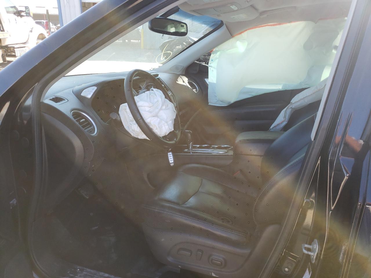 Photo 5 from auction – 2014 NISSAN PATHFINDER with VIN 5N1AR2MN2EC720736