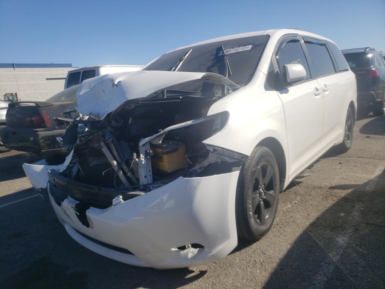 Photo 2 from auction – 2013 TOYOTA SIENNA LE with VIN 5TDKK3DC8DS372326