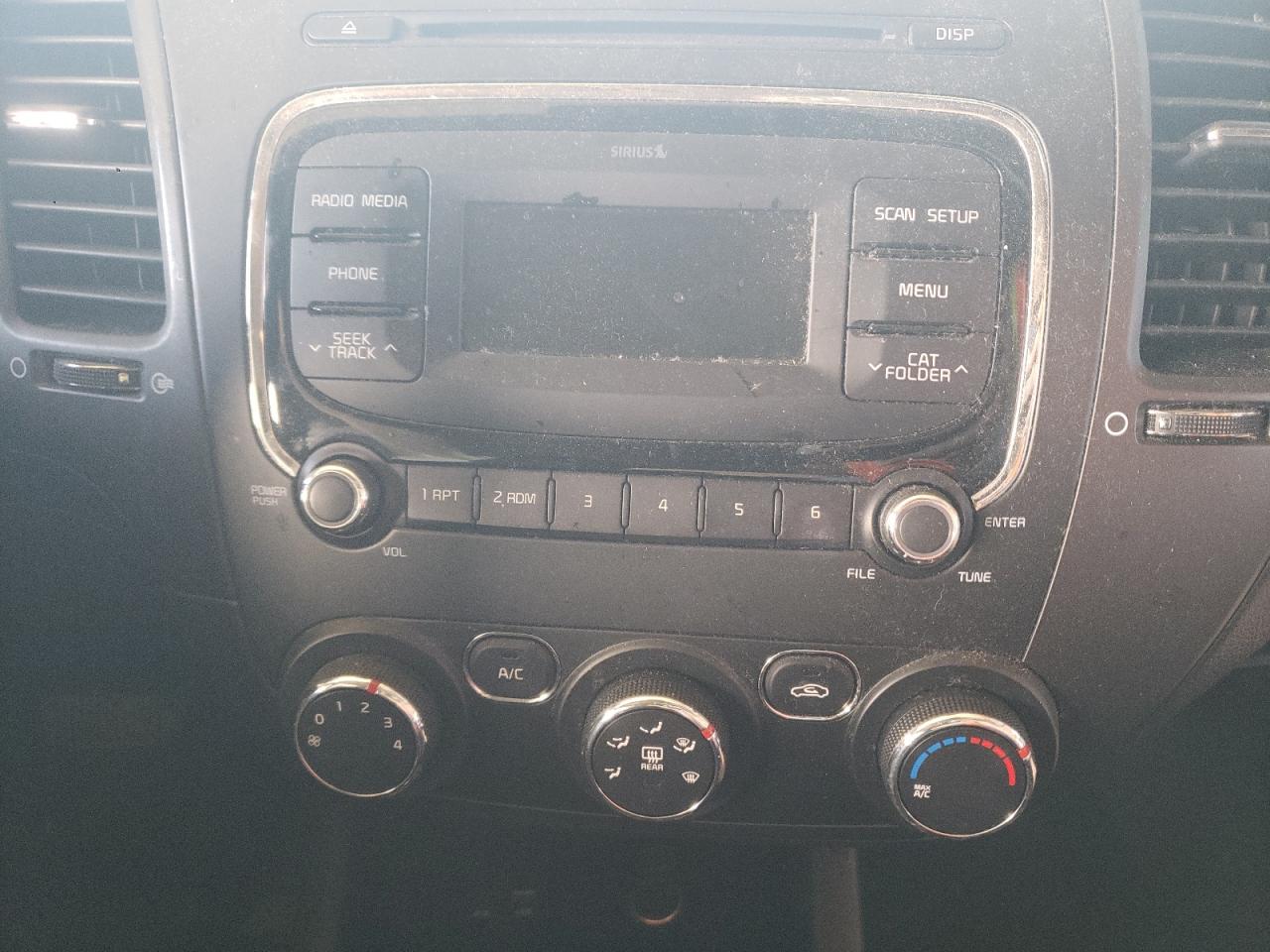 Photo 9 from auction – 2018 KIA FORTE LX with VIN 3KPFK4A74JE208446