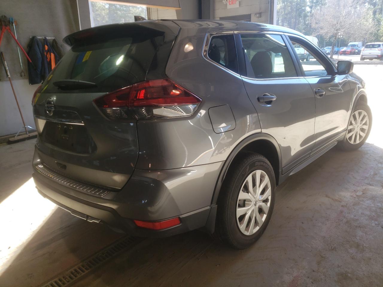 Photo 4 from auction – 2019 NISSAN ROGUE S with VIN 5N1AT2MT8KC823915