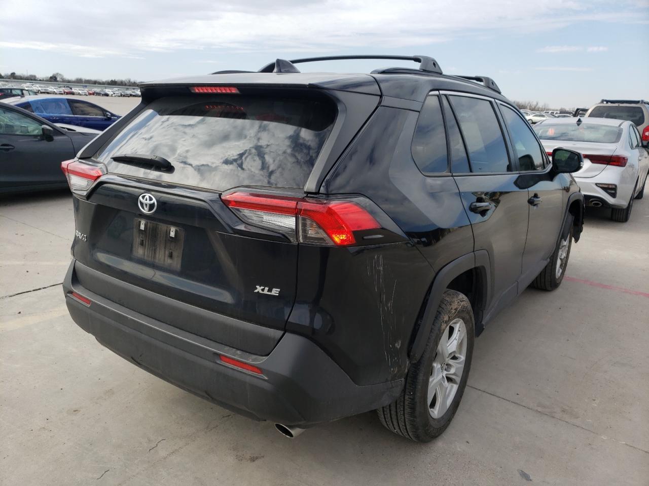 Photo 4 from auction – 2020 TOYOTA RAV4 XLE with VIN JTMW1RFVXLD519634