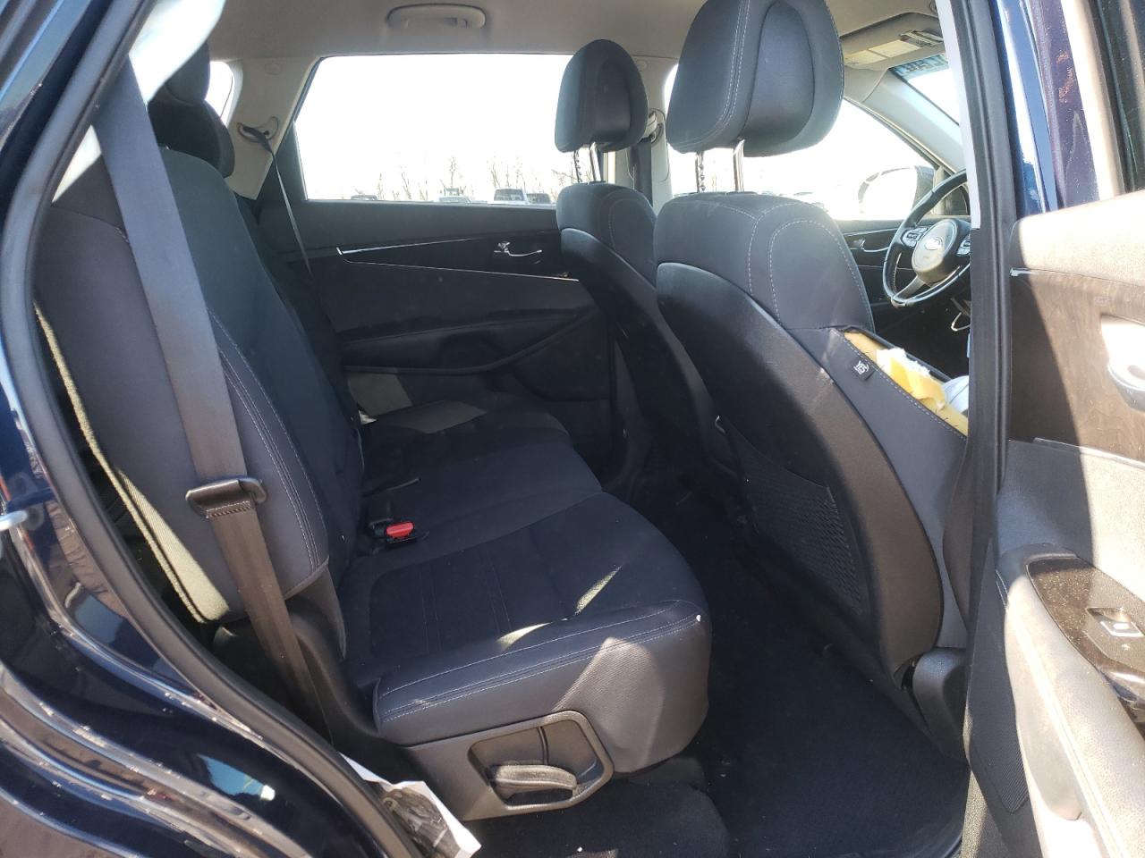Photo 6 from auction – 2016 KIA SORENTO LX with VIN 5XYPGDA32GG136676
