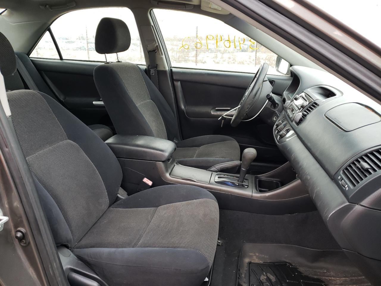 Photo 5 from auction – 2002 TOYOTA CAMRY LE with VIN 4T1BE32KX2U617035