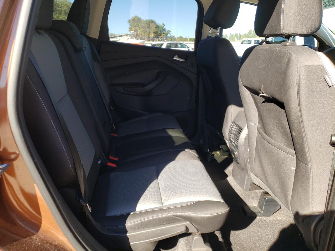 Photo 6 from auction – 2017 FORD ESCAPE SE with VIN 1FMCU9GD8HUB99524