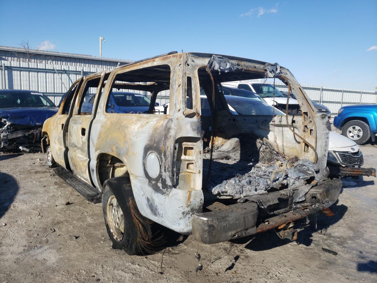 Photo 3 from auction – 2001 CHEVROLET SUBURBAN K with VIN 1GNFK16TX1J296952