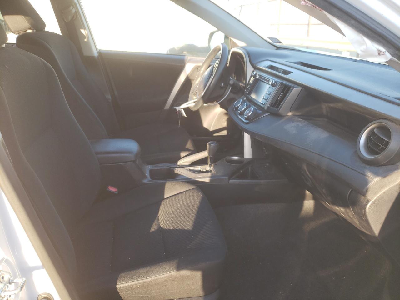 Photo 5 from auction – 2015 TOYOTA RAV4 LE with VIN 2T3ZFREVXFW163743