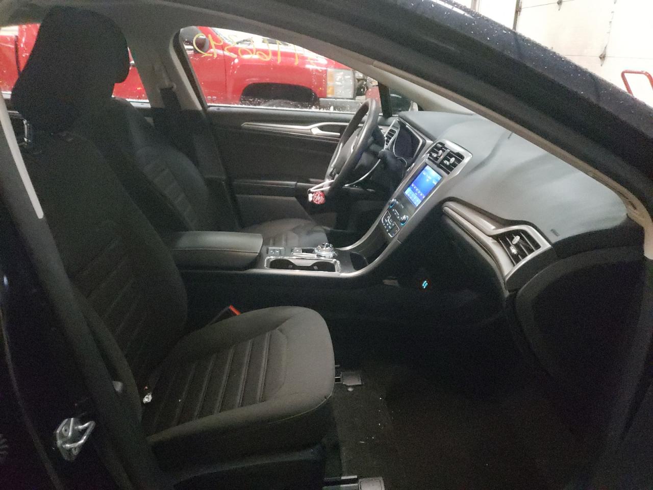 Photo 5 from auction – 2020 FORD FUSION SE with VIN 3FA6P0HD0LR107489