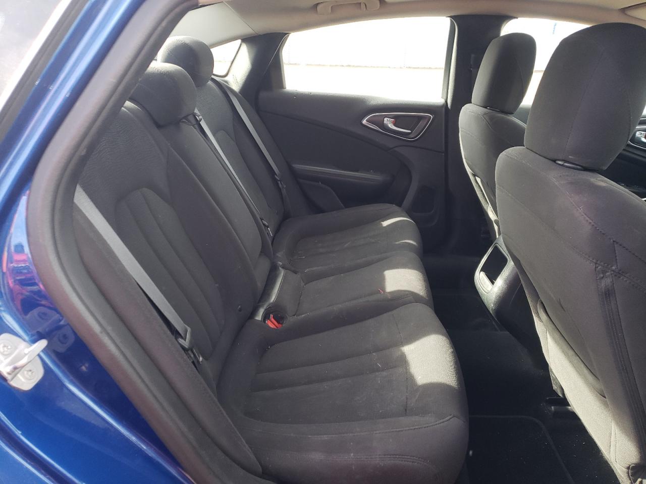 Photo 6 from auction – 2015 CHRYSLER 200 LIMITE with VIN 1C3CCCAB4FN637155