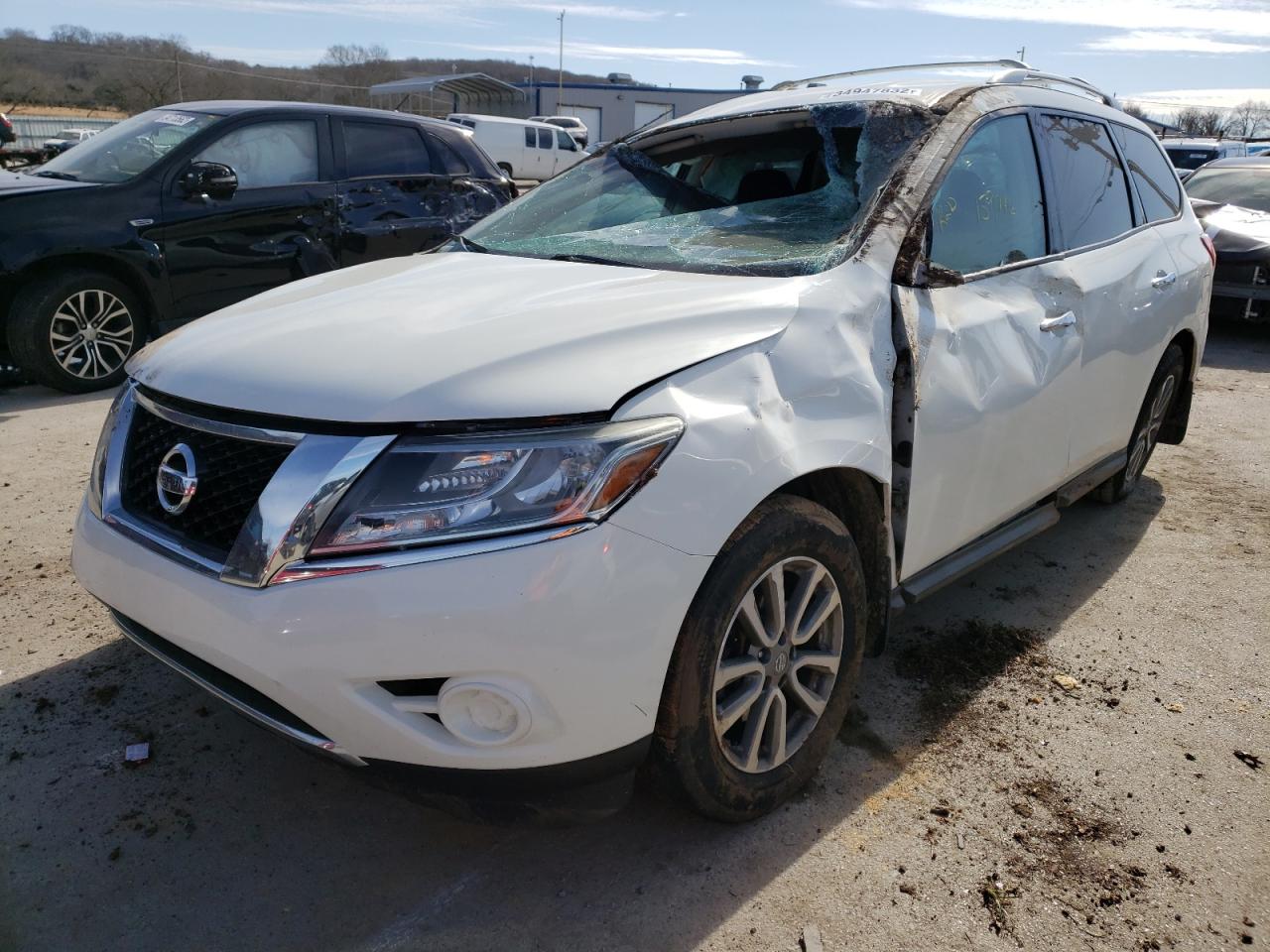 Photo 2 from auction – 2015 NISSAN PATHFINDER with VIN 5N1AR2MN2FC660152