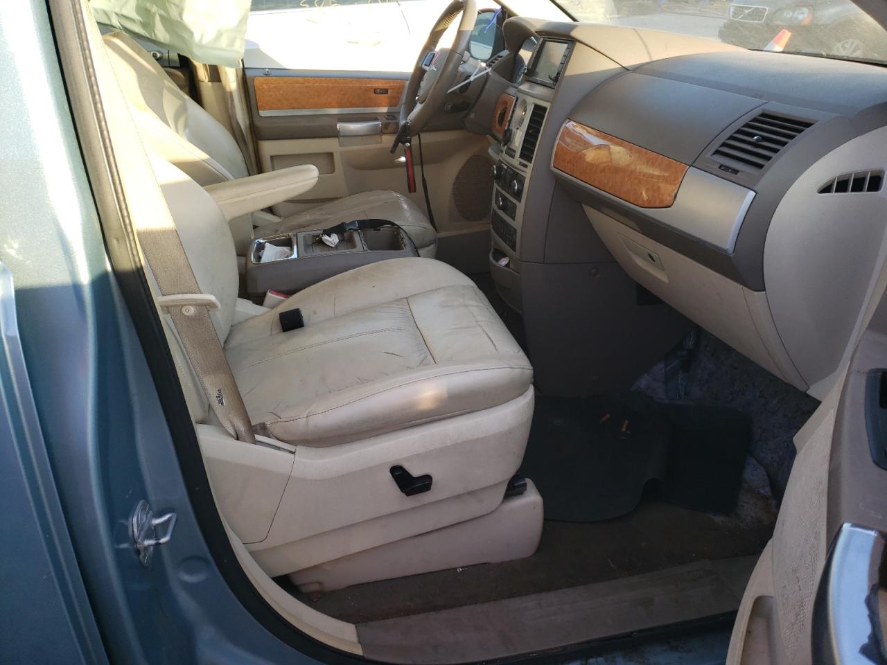 Photo 5 from auction – 2008 CHRYSLER TOWN & COU with VIN 2A8HR64X38R614456