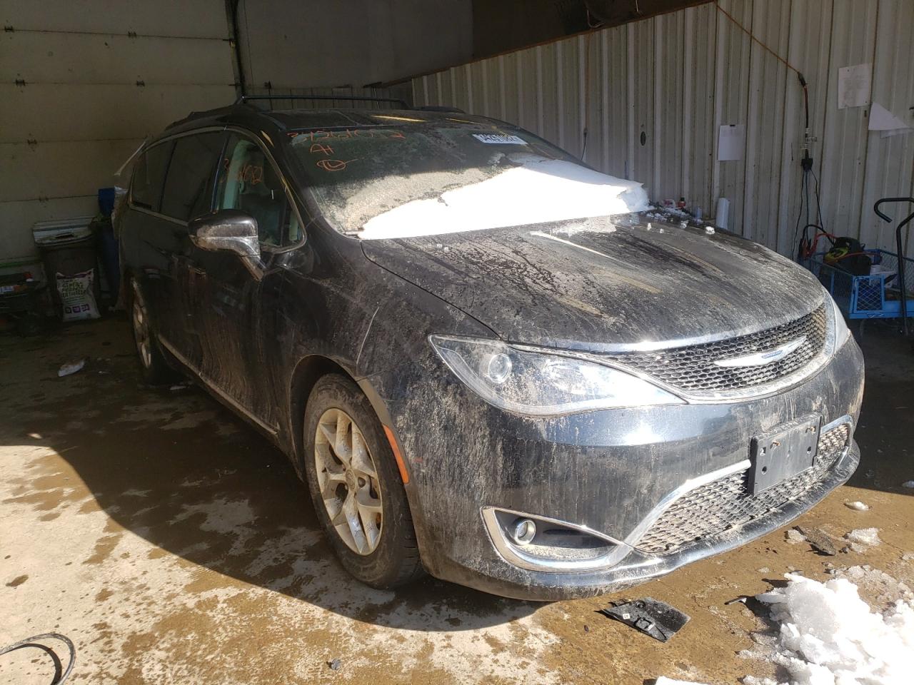 CHRYSLER PACIFICA T 2017 with VIN 2C4RC1BGXHR826905 - Photo from auction
