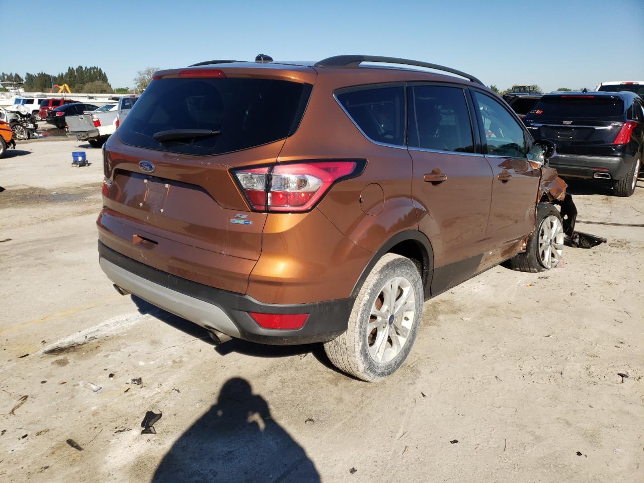 Photo 4 from auction – 2017 FORD ESCAPE SE with VIN 1FMCU9GD8HUB99524