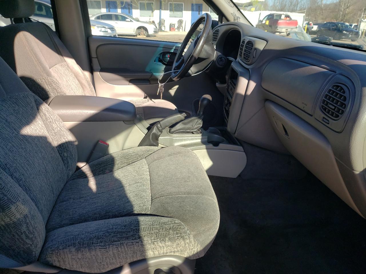 Photo 5 from auction – 2002 CHEVROLET TRAILBLAZE with VIN 1GNDS13S822491530