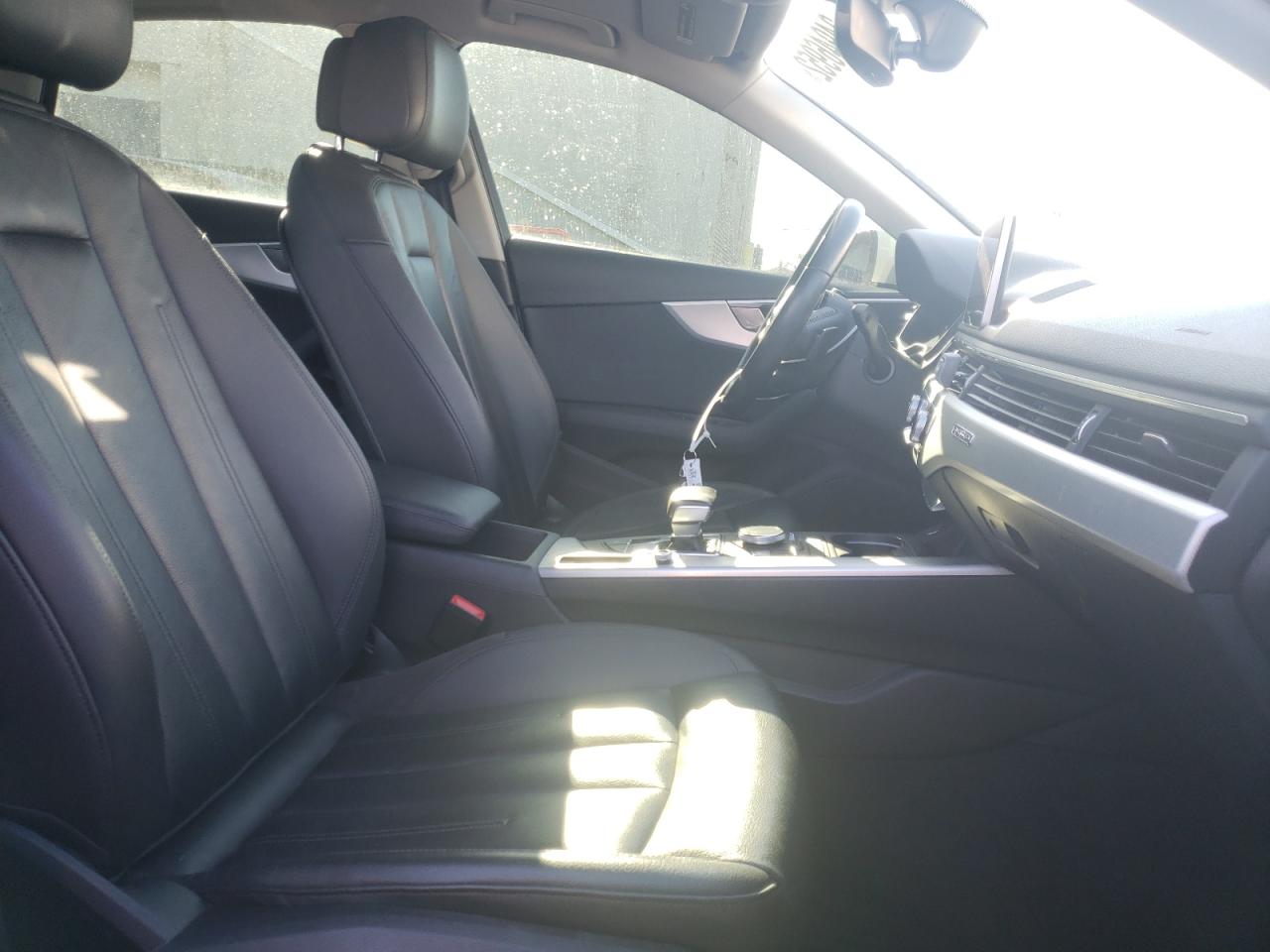 Photo 5 from auction – 2017 AUDI A4 PREMIUM with VIN WAUANAF40HN007600