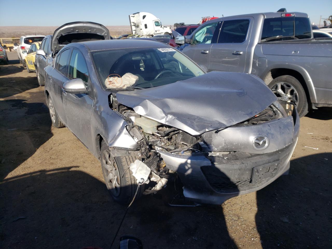 MAZDA 3 I 2012 with VIN JM1BL1UF4C1522990 - Photo from auction