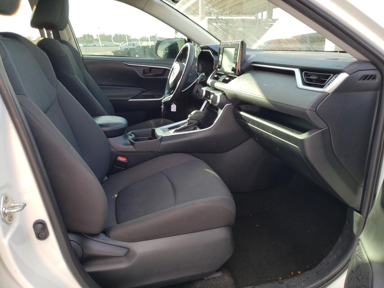 Photo 5 from auction – 2020 TOYOTA RAV4 LE with VIN 2T3H1RFV2LC044493