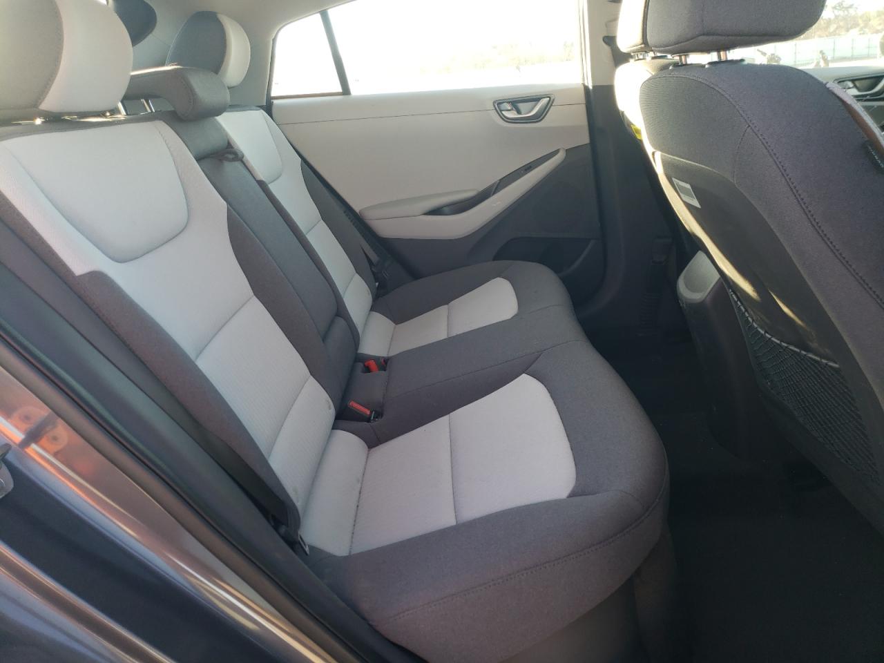 Photo 6 from auction – 2020 HYUNDAI IONIQ SE with VIN KMHC65LD2LU200183