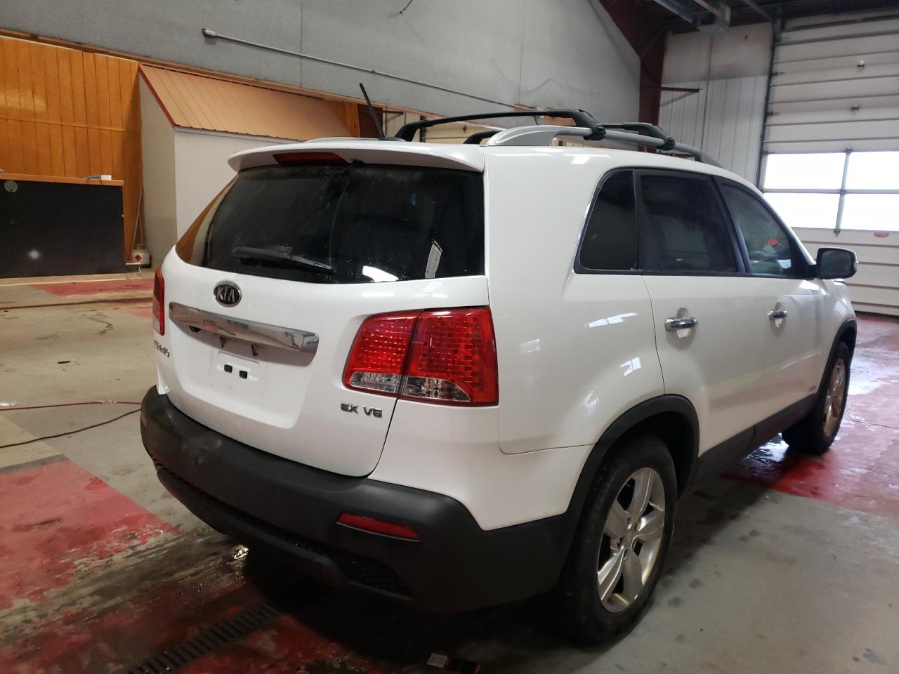Photo 4 from auction – 2013 KIA SORENTO EX with VIN 5XYKUDA27DG369524