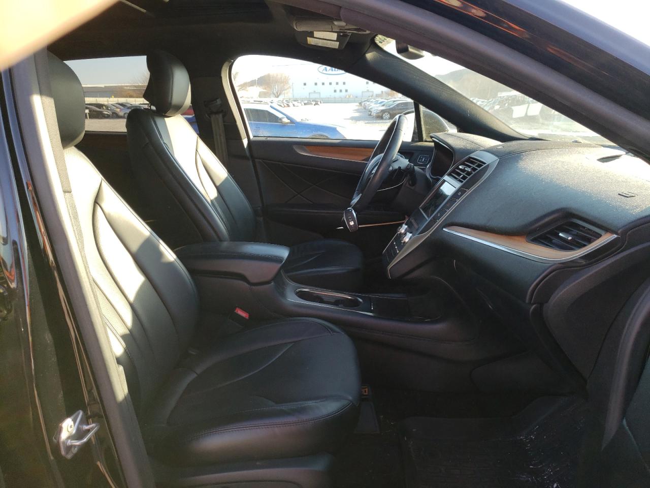 Photo 5 from auction – 2018 LINCOLN MKC RESERV with VIN 5LMTJ3DHXJUL15144