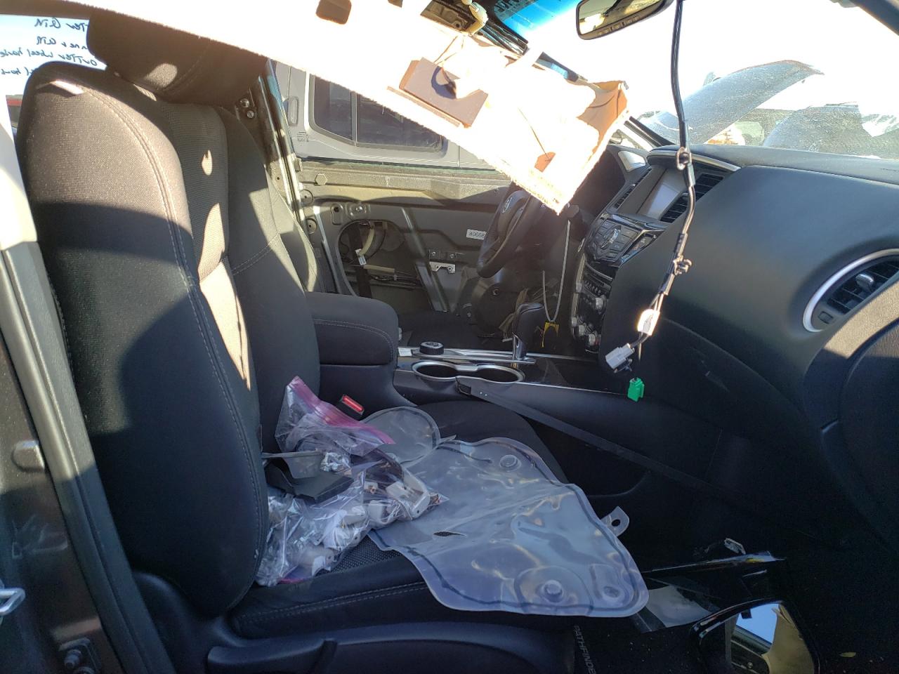 Photo 5 from auction – 2017 NISSAN PATHFINDER with VIN 5N1DR2MMXHC657622