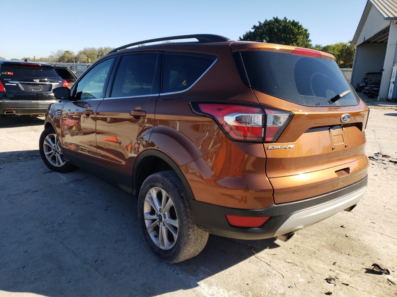 Photo 3 from auction – 2017 FORD ESCAPE SE with VIN 1FMCU9GD8HUB99524