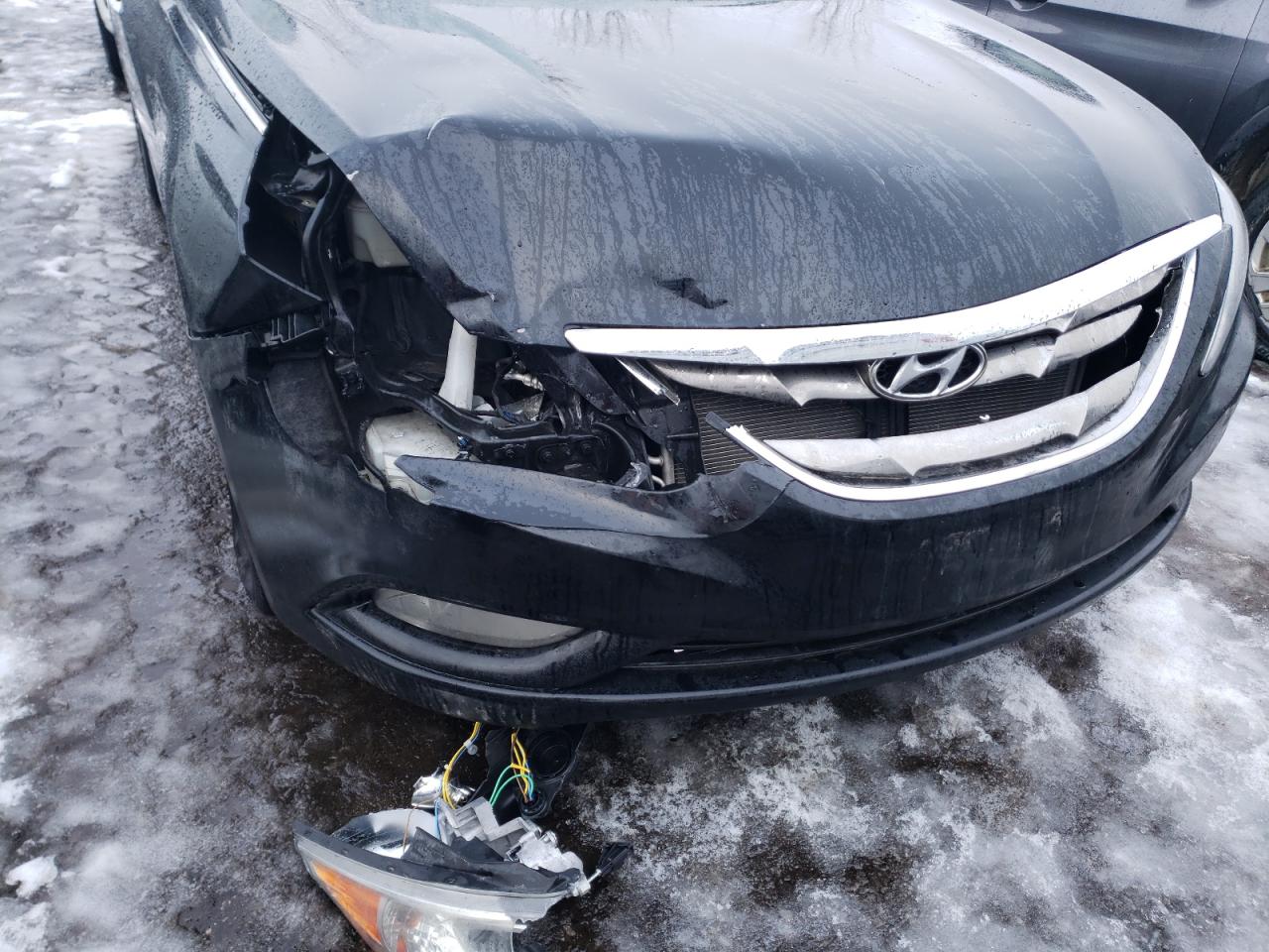 Photo 9 from auction – 2011 HYUNDAI SONATA SE with VIN 5NPEC4AC7BH270684