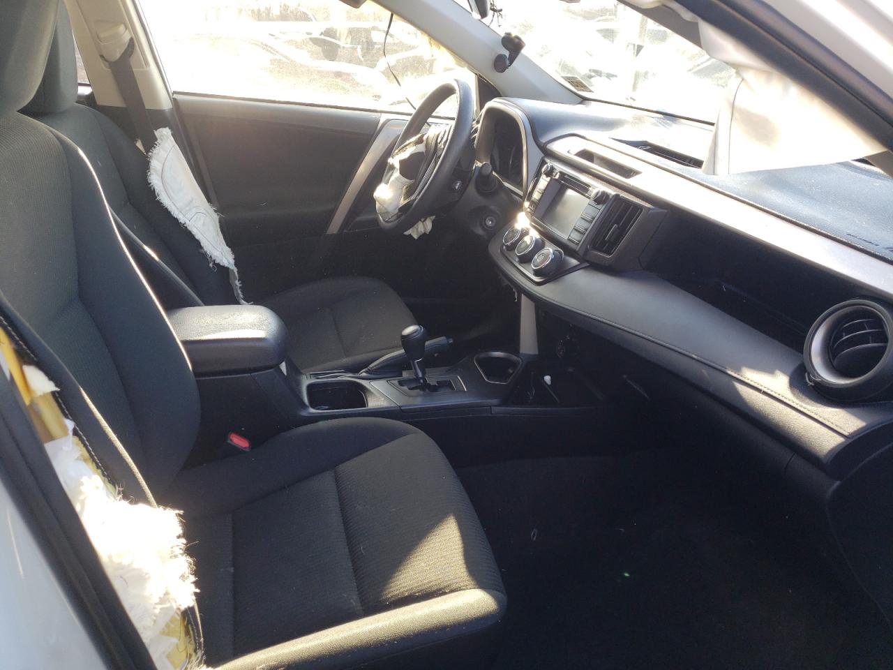 Photo 5 from auction – 2018 TOYOTA RAV4 LE with VIN JTMBFREV4JJ249378