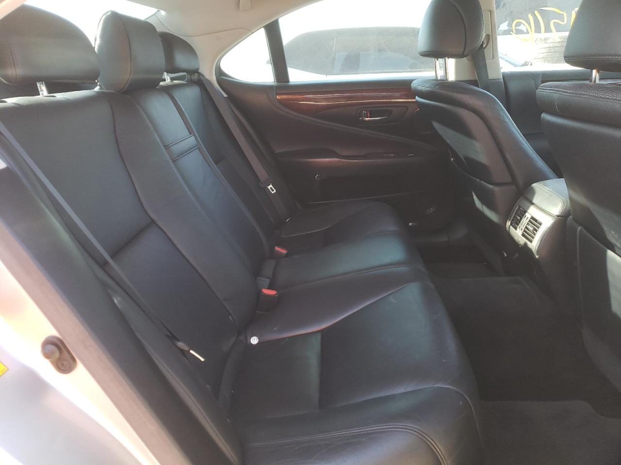 Photo 6 from auction – 2010 LEXUS LS 460 with VIN JTHBL5EF9A5092061