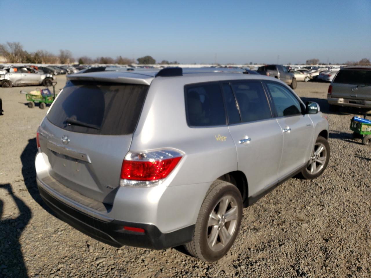 Photo 4 from auction – 2011 TOYOTA HIGHLANDER with VIN 5TDDK3EHXBS069225