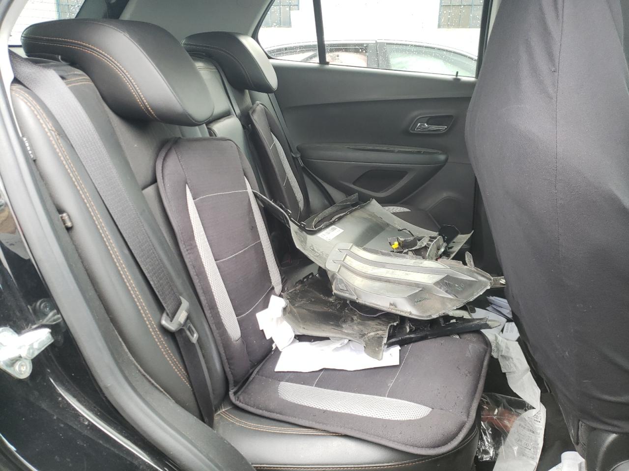 Photo 6 from auction – 2018 CHEVROLET TRAX 1LT with VIN 3GNCJLSB0JL325172