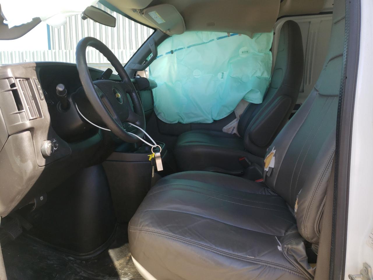 Photo 5 from auction – 2017 CHEVROLET EXPRESS G2 with VIN 1GCWGAFF8H1130394
