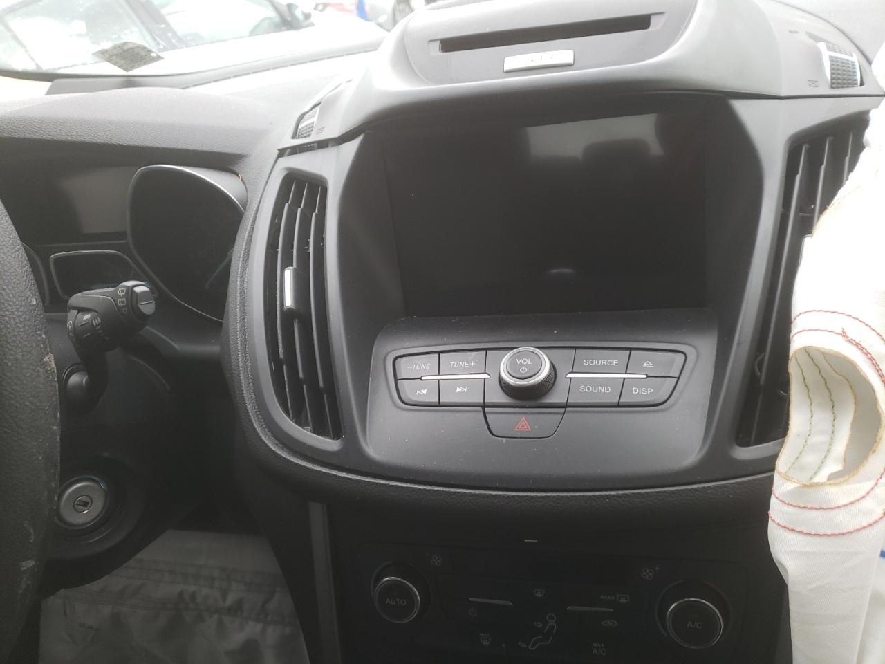 Photo 9 from auction – 2017 FORD ESCAPE SE with VIN 1FMCU9GD5HUC55810