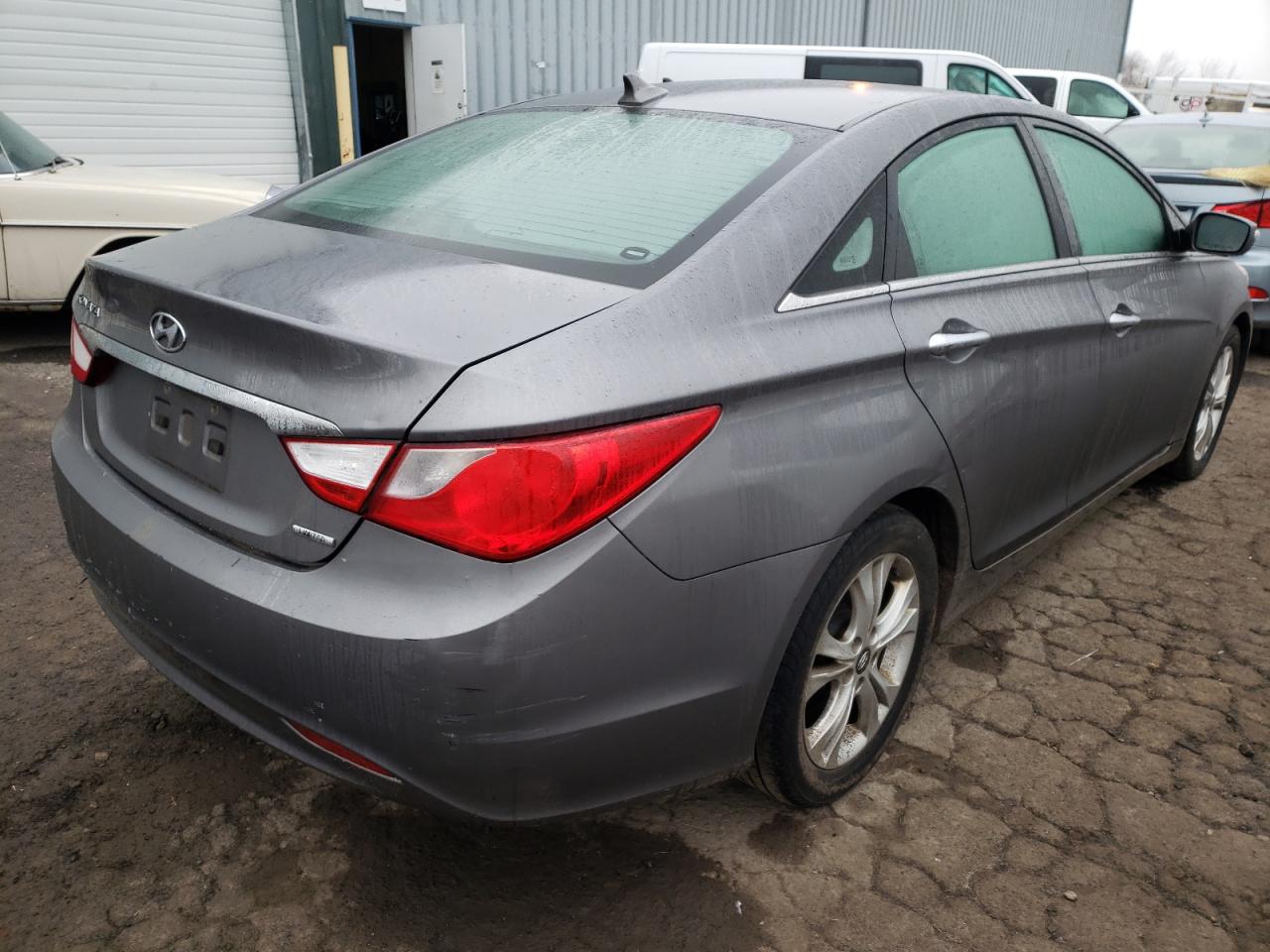 Photo 4 from auction – 2011 HYUNDAI SONATA SE with VIN 5NPEC4AC2BH233560