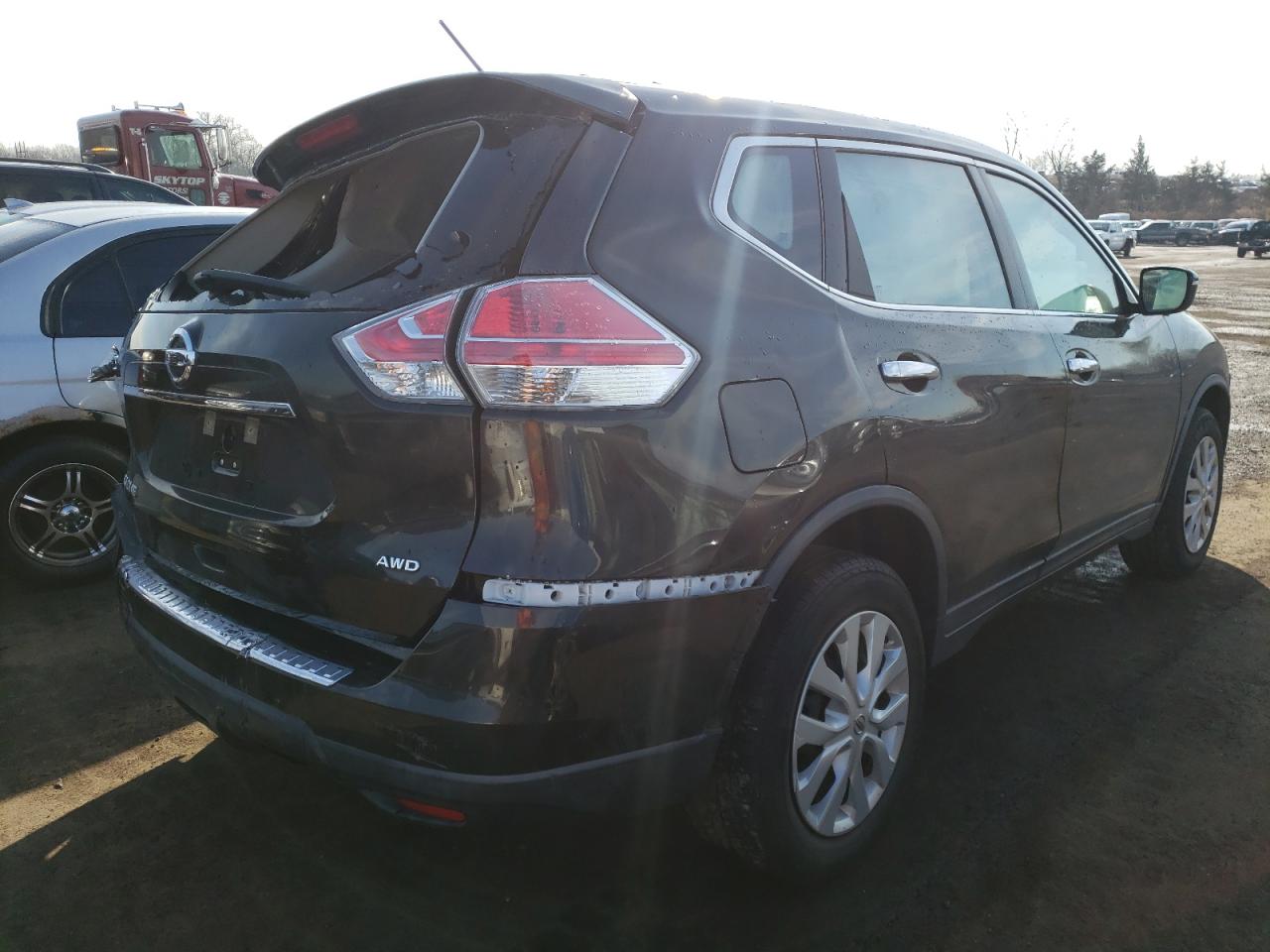 Photo 4 from auction – 2015 NISSAN ROGUE S with VIN KNMAT2MV3FP536633