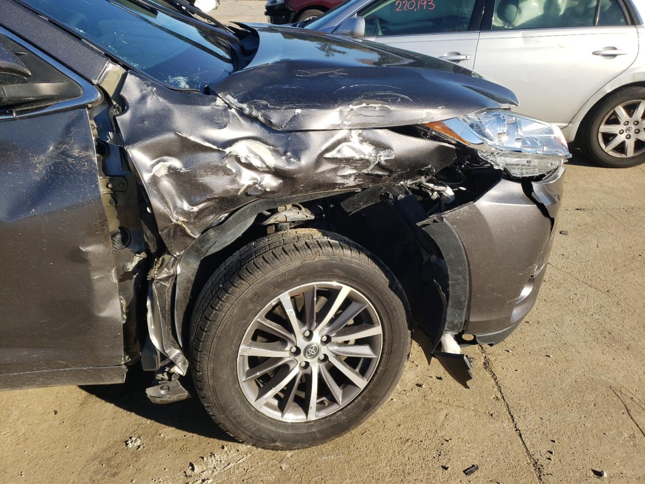 Zdjęcie 9 z aukcji – 2018 TOYOTA HIGHLANDER z VIN 5TDKZRFH9JS539585