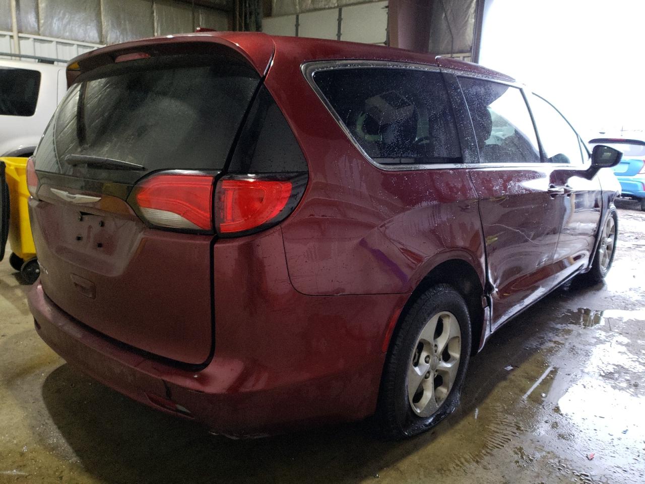 Photo 4 from auction – 2017 CHRYSLER PACIFICA L with VIN 2C4RC1CG3HR522815