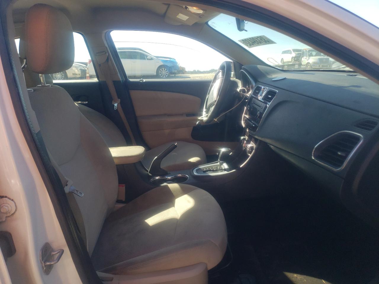 Photo 5 from auction – 2011 CHRYSLER 200 LX with VIN 1C3BC4FBXBN565902
