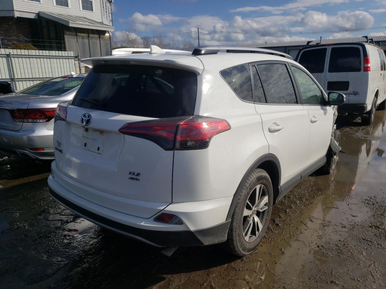 Photo 4 from auction – 2017 TOYOTA RAV4 XLE with VIN JTMRFREV7HJ108099