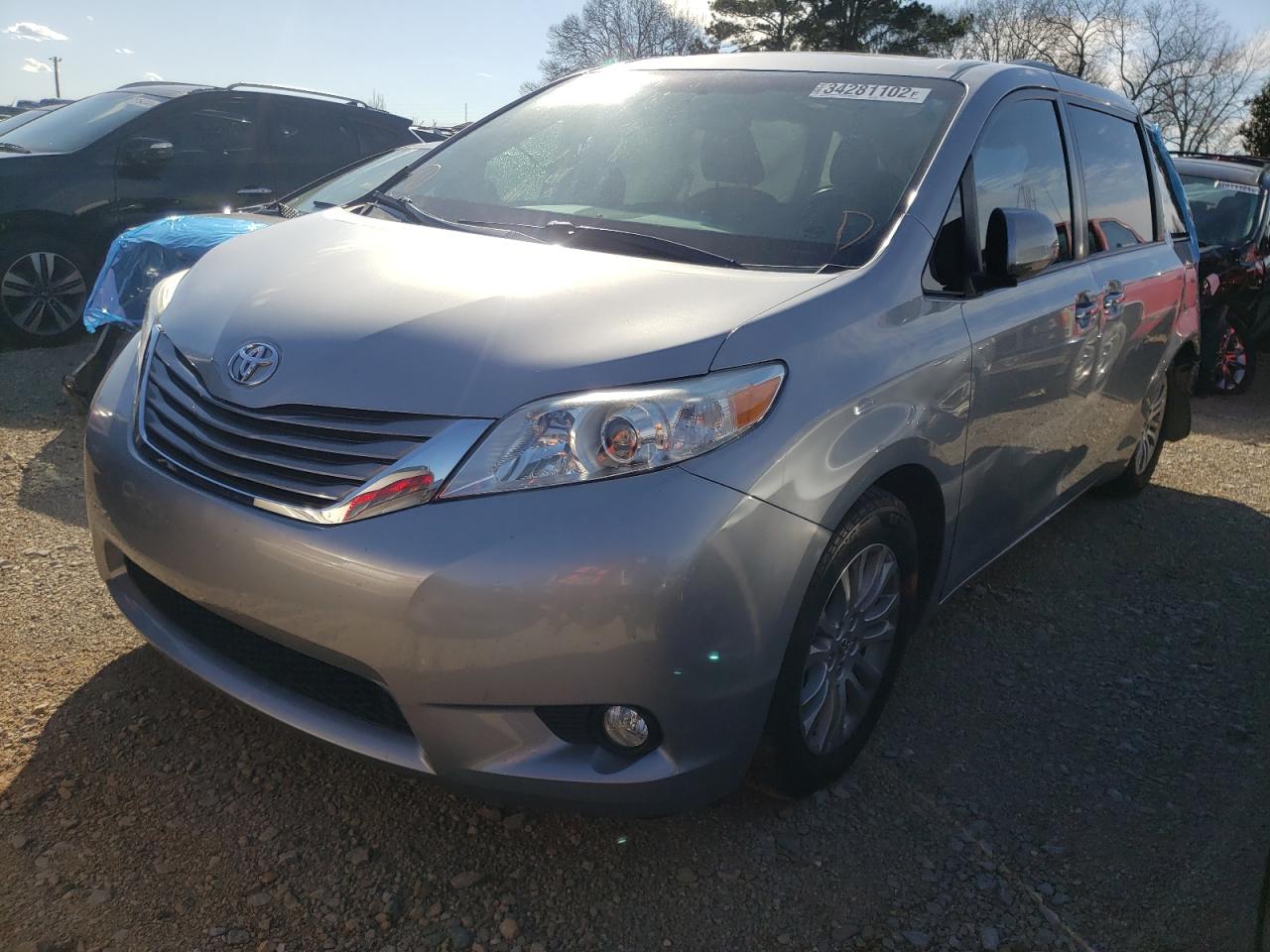 Photo 2 from auction – 2015 TOYOTA SIENNA XLE with VIN 5TDYK3DC7FS582347