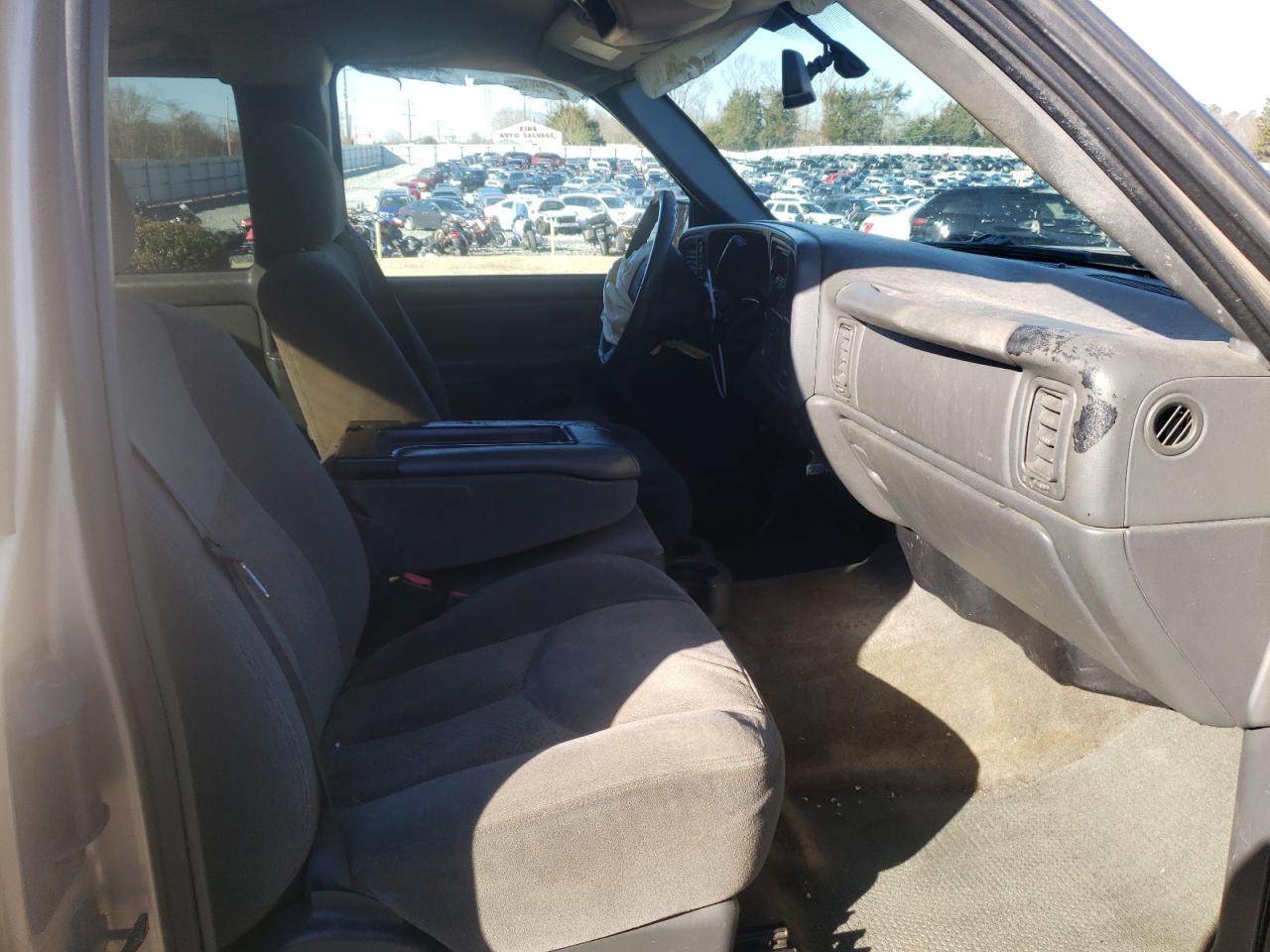 Photo 5 from auction – 2004 CHEVROLET SILVERADO with VIN 2GCEK19T941182505