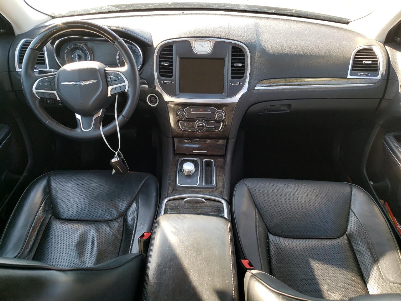 Photo 9 from auction – 2016 CHRYSLER 300C with VIN 2C3CCAEG2GH105570