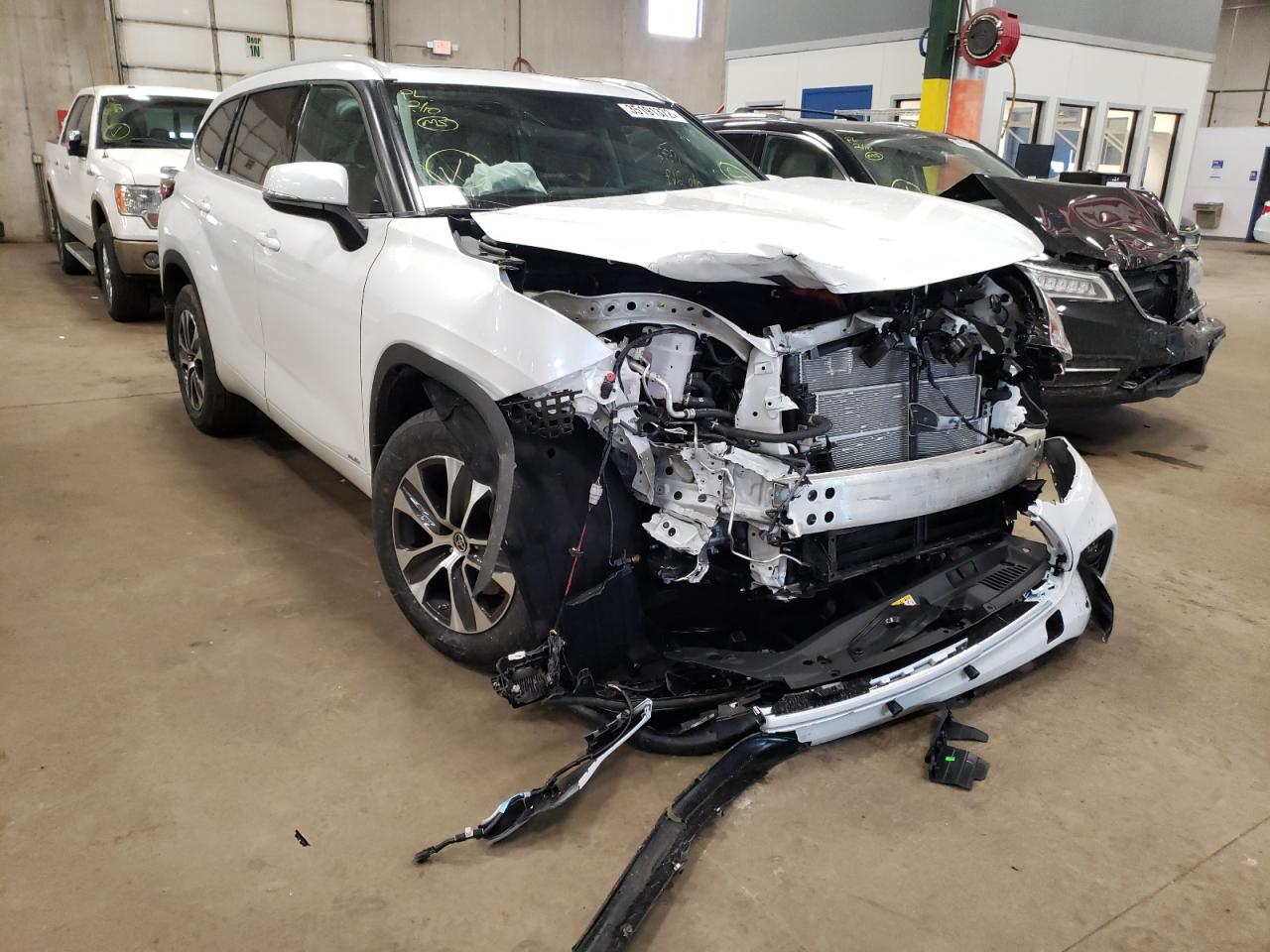 Photo 1 from auction – 2022 TOYOTA HIGHLANDER with VIN 5TDGBRCHXNS544783