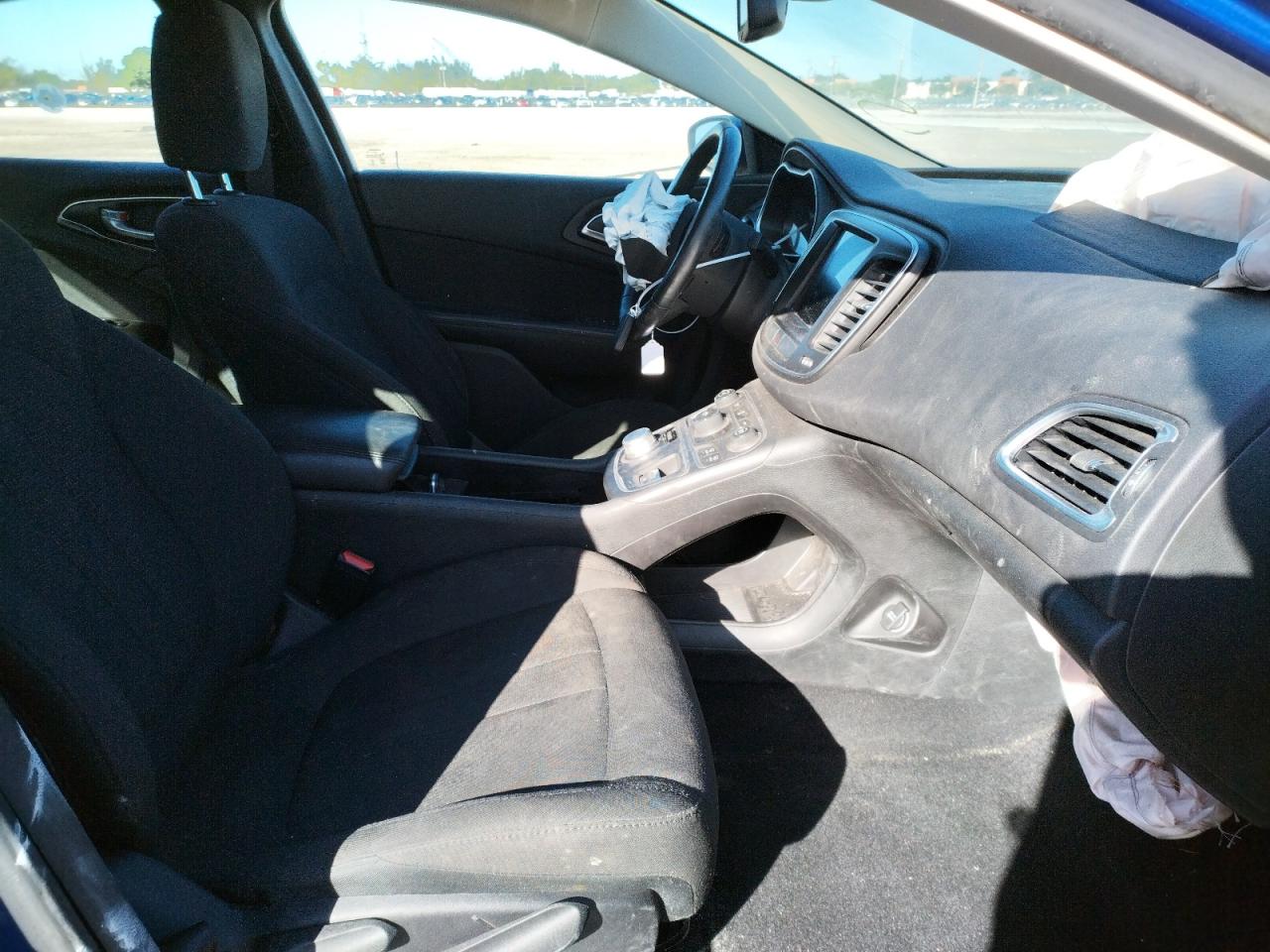 Photo 5 from auction – 2016 CHRYSLER 200 LIMITE with VIN 1C3CCCAB7GN128095