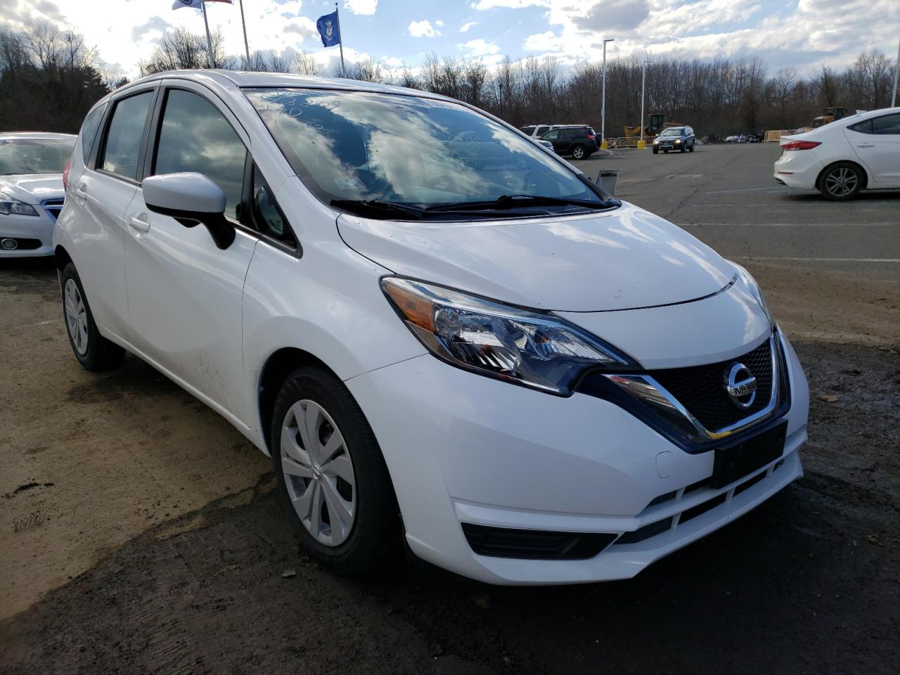NISSAN VERSA NOTE 2019 with VIN 3N1CE2CP1KL355836 - Photo from auction