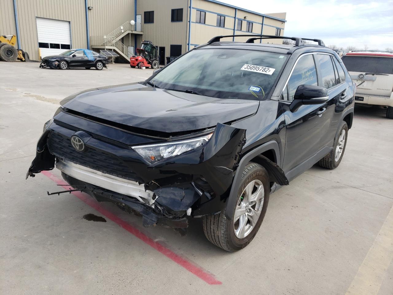 Photo 2 from auction – 2020 TOYOTA RAV4 XLE with VIN JTMW1RFVXLD519634