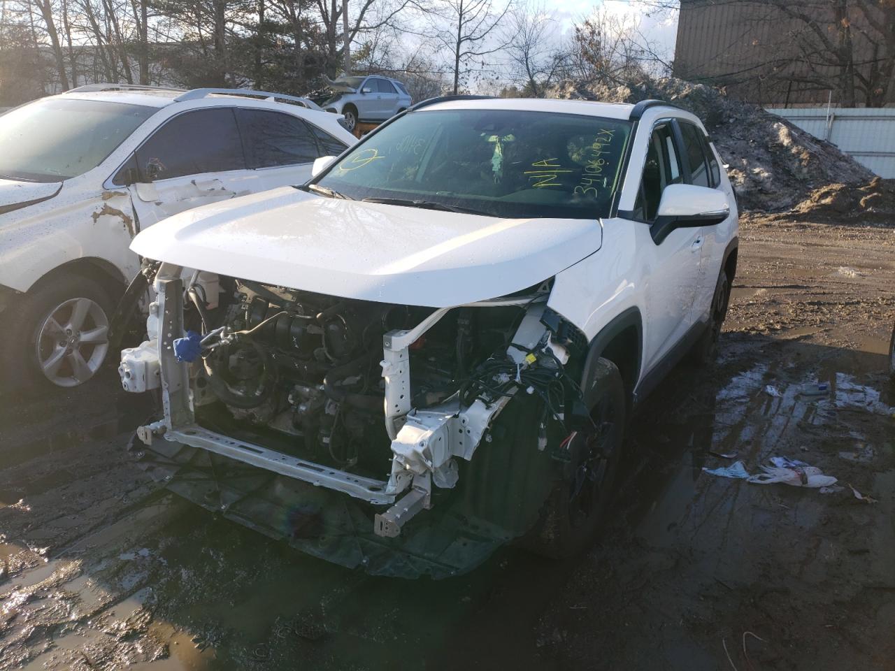 Photo 2 from auction – 2020 TOYOTA RAV4 XLE with VIN JTMP1RFV5LD062235